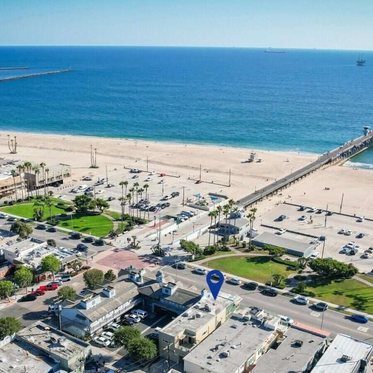 Aerial view of the Seal Beach pier and shoreline